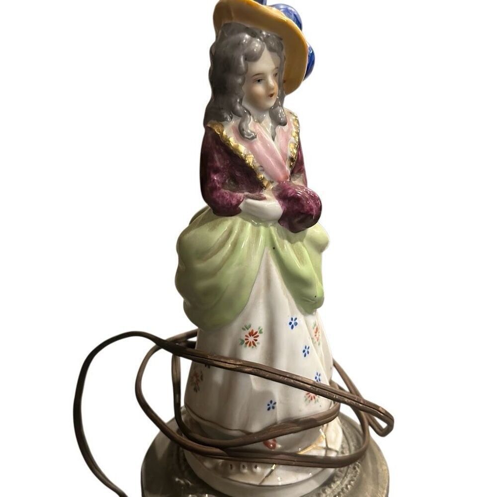 Working female Colonial Figure Porcelain Lamp, Home Decor, Colonial Decor vintag